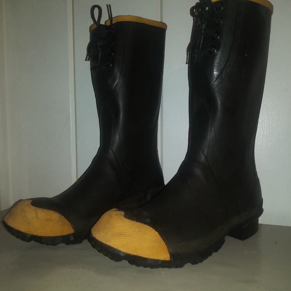 Steel tow rain boots